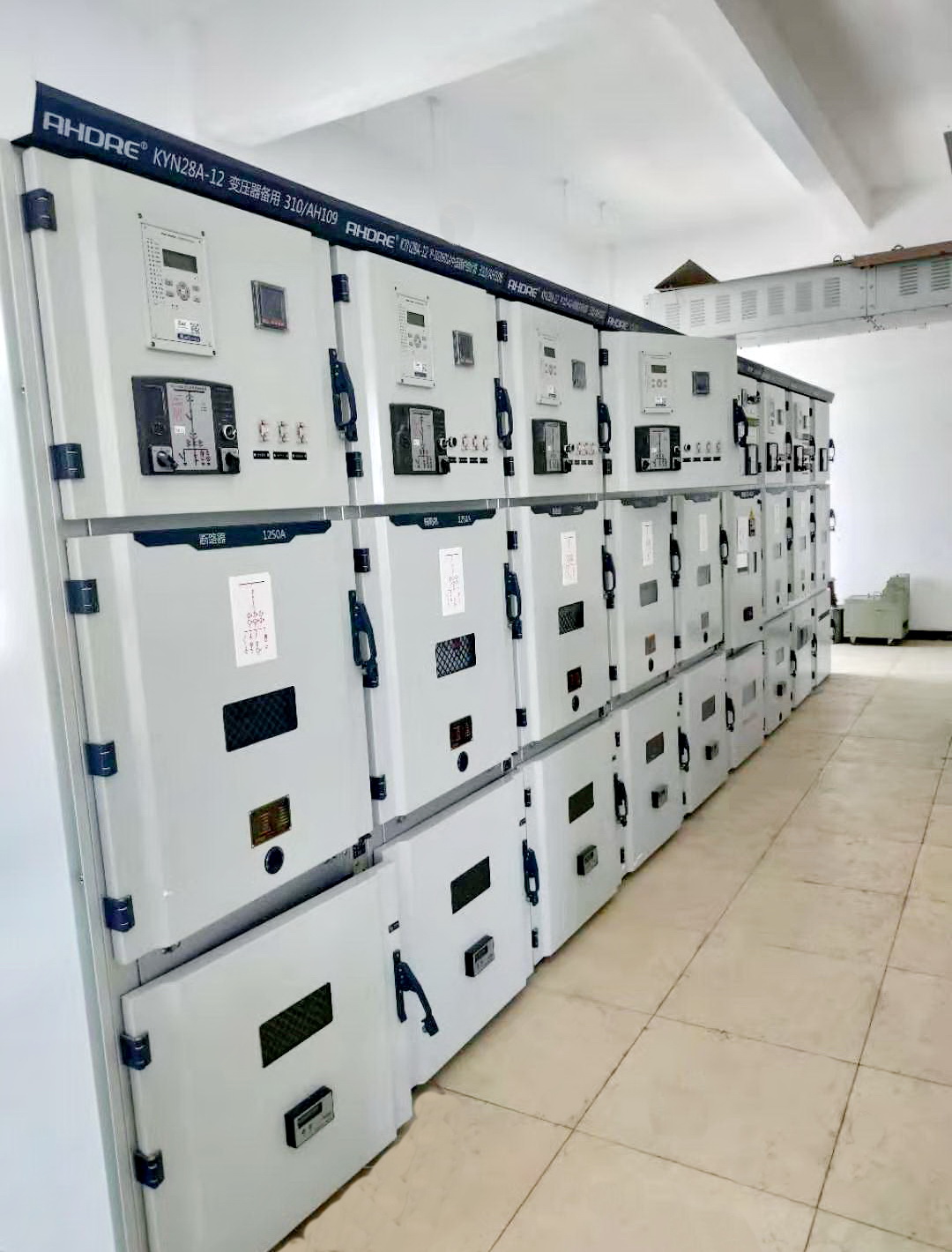 10KV高壓柜現(xiàn)場(chǎng)圖 10KV高壓柜現(xiàn)場(chǎng)圖