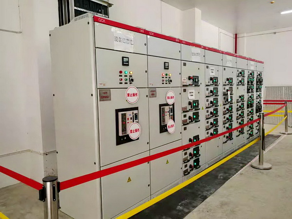 低壓開(kāi)關(guān)柜.jpg 低壓開(kāi)關(guān)柜.jpg