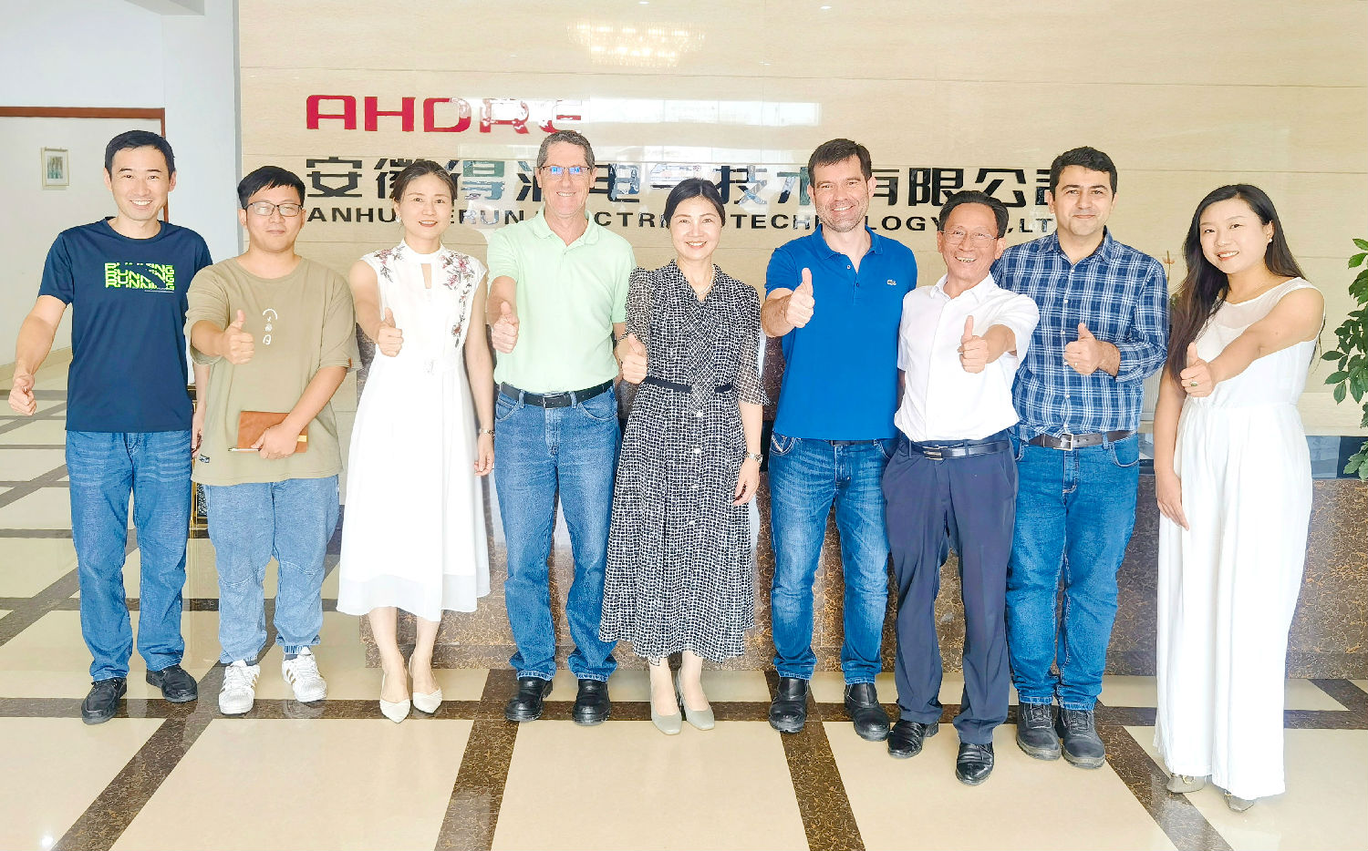 得潤電氣與votorantim集團(tuán)合影圖 得潤電氣與votorantim集團(tuán)合影圖