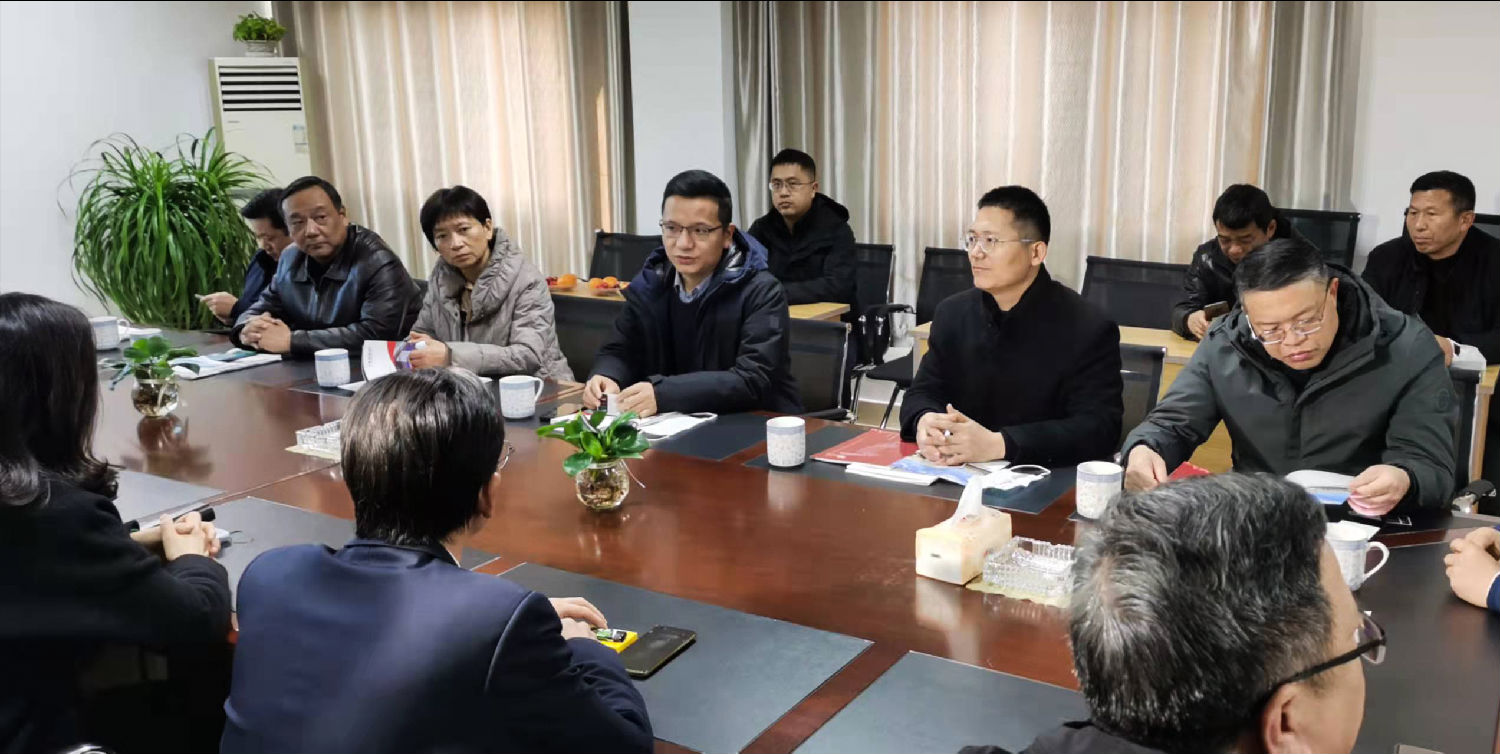 李縣長(zhǎng)談?wù)摪踩a(chǎn)問題 李縣長(zhǎng)談?wù)摪踩a(chǎn)問題