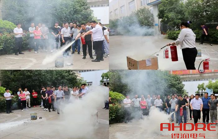 員工現(xiàn)場(chǎng)操作演練.jpg 員工現(xiàn)場(chǎng)操作演練.jpg