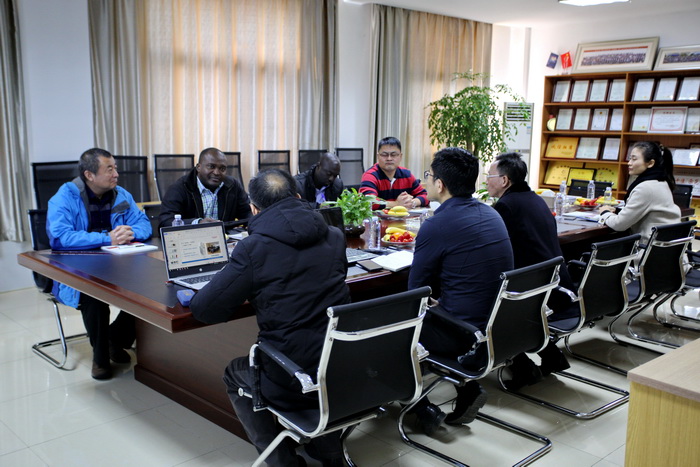 雙方會(huì)議交流中 雙方會(huì)議交流中