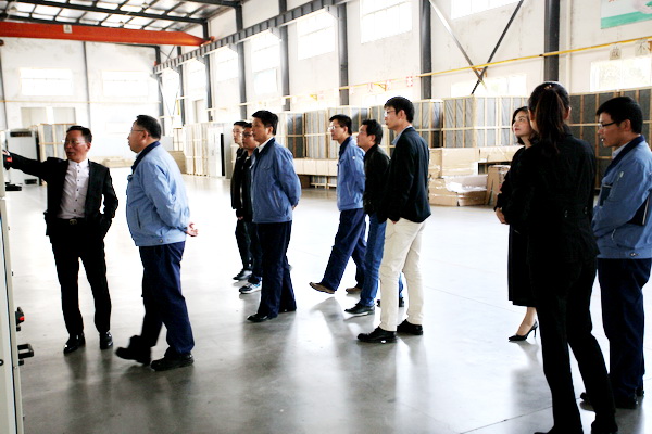 客戶(hù)參觀車(chē)間.jpg 客戶(hù)參觀車(chē)間.jpg