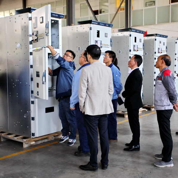 客戶(hù)參觀車(chē)間.jpg 客戶(hù)參觀車(chē)間.jpg