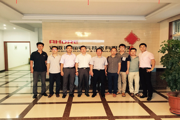 安徽省電力設(shè)計(jì)院徐德鋒主任一行蒞臨得潤(rùn)電氣參觀考察.jpg 安徽省電力設(shè)計(jì)院徐德鋒主任一行蒞臨得潤(rùn)電氣參觀考察.jpg