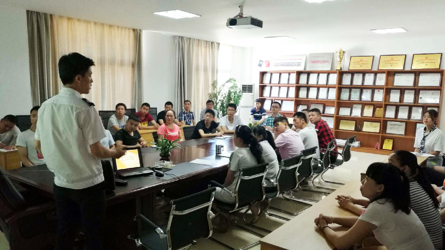 安徽得潤電氣 成套高低壓開關(guān)柜廠家 報(bào)價(jià) 電話:400-0551-777 qq:3176885416 安徽得潤電氣 成套高低壓開關(guān)柜廠家 報(bào)價(jià) 電話:400-0551-777 qq:3176885416