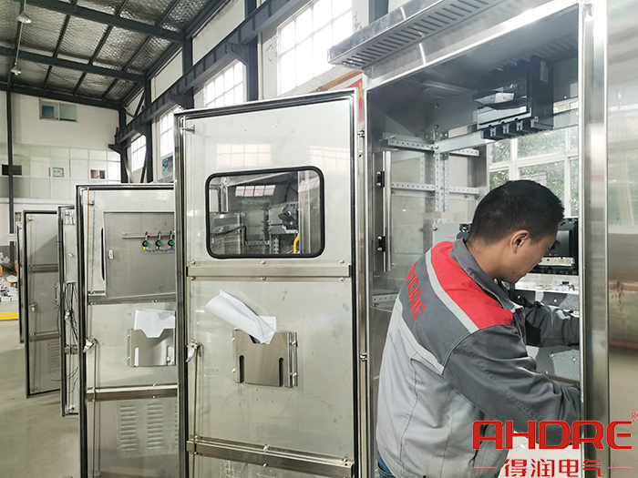 動力柜的一次裝配.jpg 動力柜的一次裝配.jpg