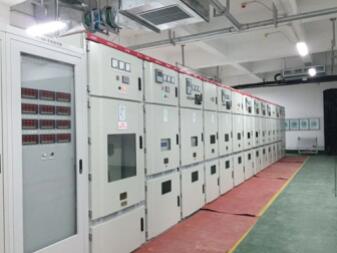 安徽得潤電氣技術(shù)有限公司是一家專注電氣工程咨詢、設(shè)計(jì)、制造、安裝調(diào)試一站式服務(wù)的高新技術(shù)企業(yè)。對(duì)在各種場合如何選擇高低壓電器以及開關(guān)柜有著豐富的理論知識(shí)和工作經(jīng)驗(yàn)，生產(chǎn)的不同電壓等級(jí)的高壓開關(guān)柜、高壓無功補(bǔ)償裝置適合多種工業(yè)、民建等場合。 全國統(tǒng)一客服熱線：400-0551-777