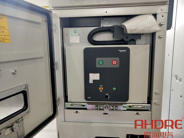 斷路器實(shí)物圖.jpg 斷路器實(shí)物圖.jpg