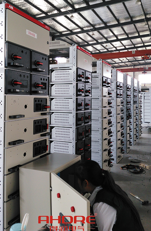 得潤(rùn)電氣 低壓開(kāi)關(guān)柜生產(chǎn)車(chē)間 咨詢(xún)熱線:4000551777 得潤(rùn)電氣 低壓開(kāi)關(guān)柜生產(chǎn)車(chē)間 咨詢(xún)熱線:4000551777