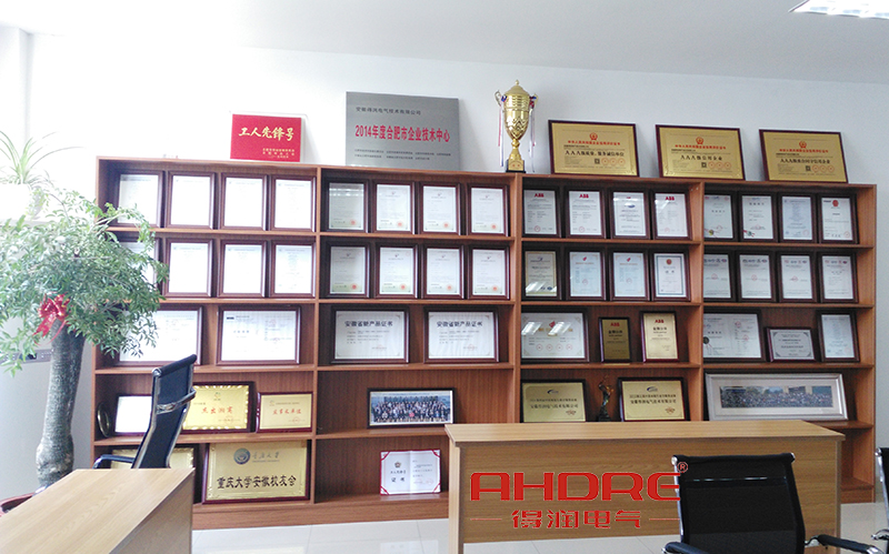 得潤(rùn)電氣 配電柜 開關(guān)柜 電話400-0551-777 QQ:3176885416 得潤(rùn)電氣 配電柜 開關(guān)柜 電話400-0551-777 QQ:3176885416