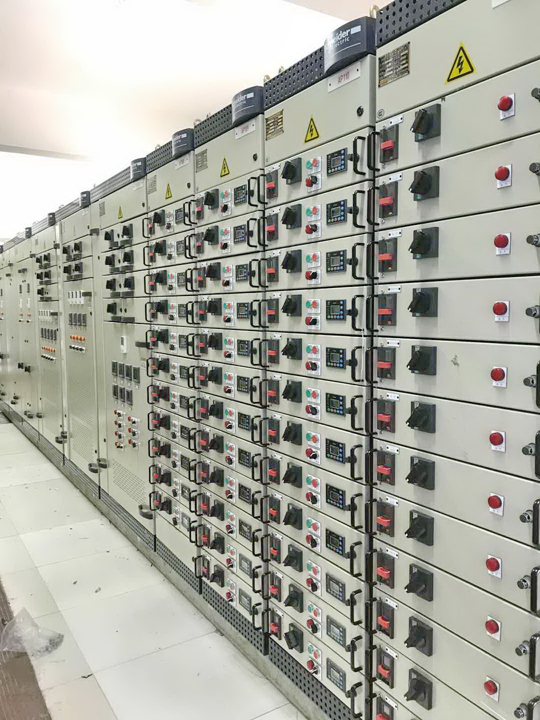 施耐德低壓柜〔blokset] 400-128-7988 得潤電氣授權(quán)生產(chǎn)