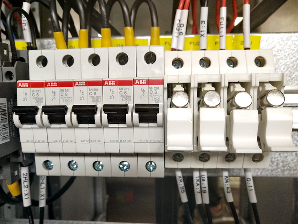 低壓熔斷器.jpg 低壓熔斷器.jpg