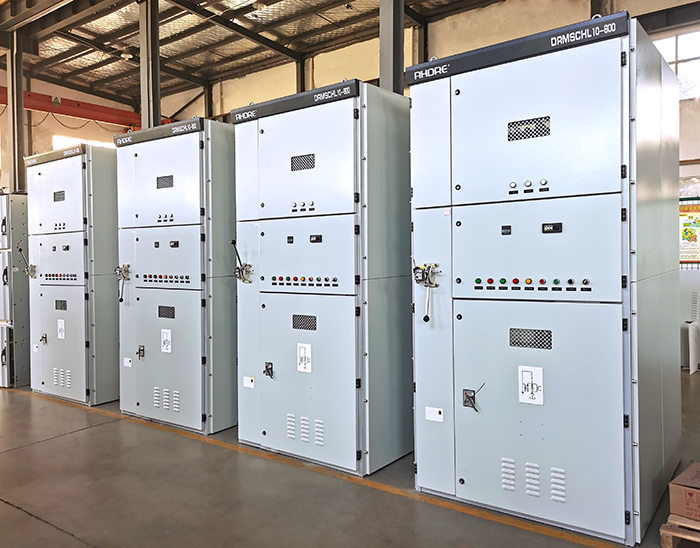 高壓無功就地補(bǔ)償柜.jpg 高壓無功就地補(bǔ)償柜.jpg