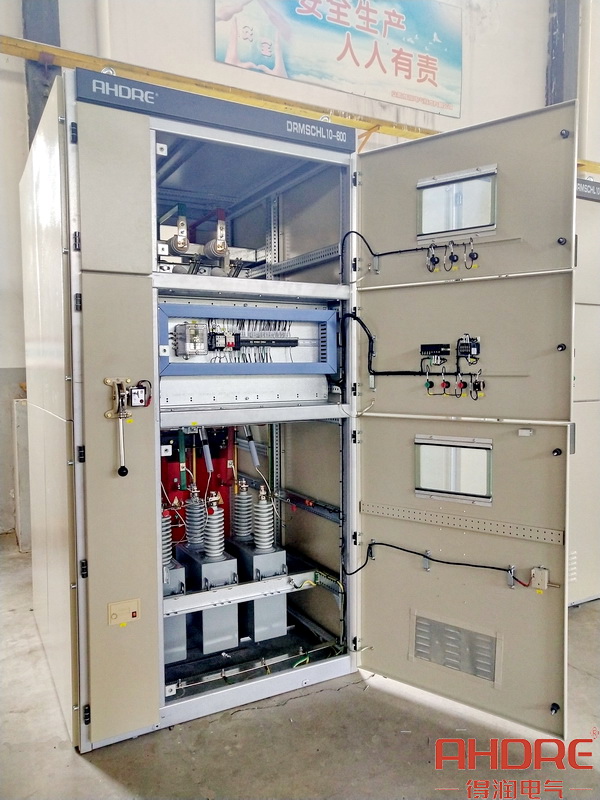 高壓無功就地補(bǔ)償裝置正面結(jié)構(gòu)圖.jpg 高壓無功就地補(bǔ)償裝置正面結(jié)構(gòu)圖.jpg