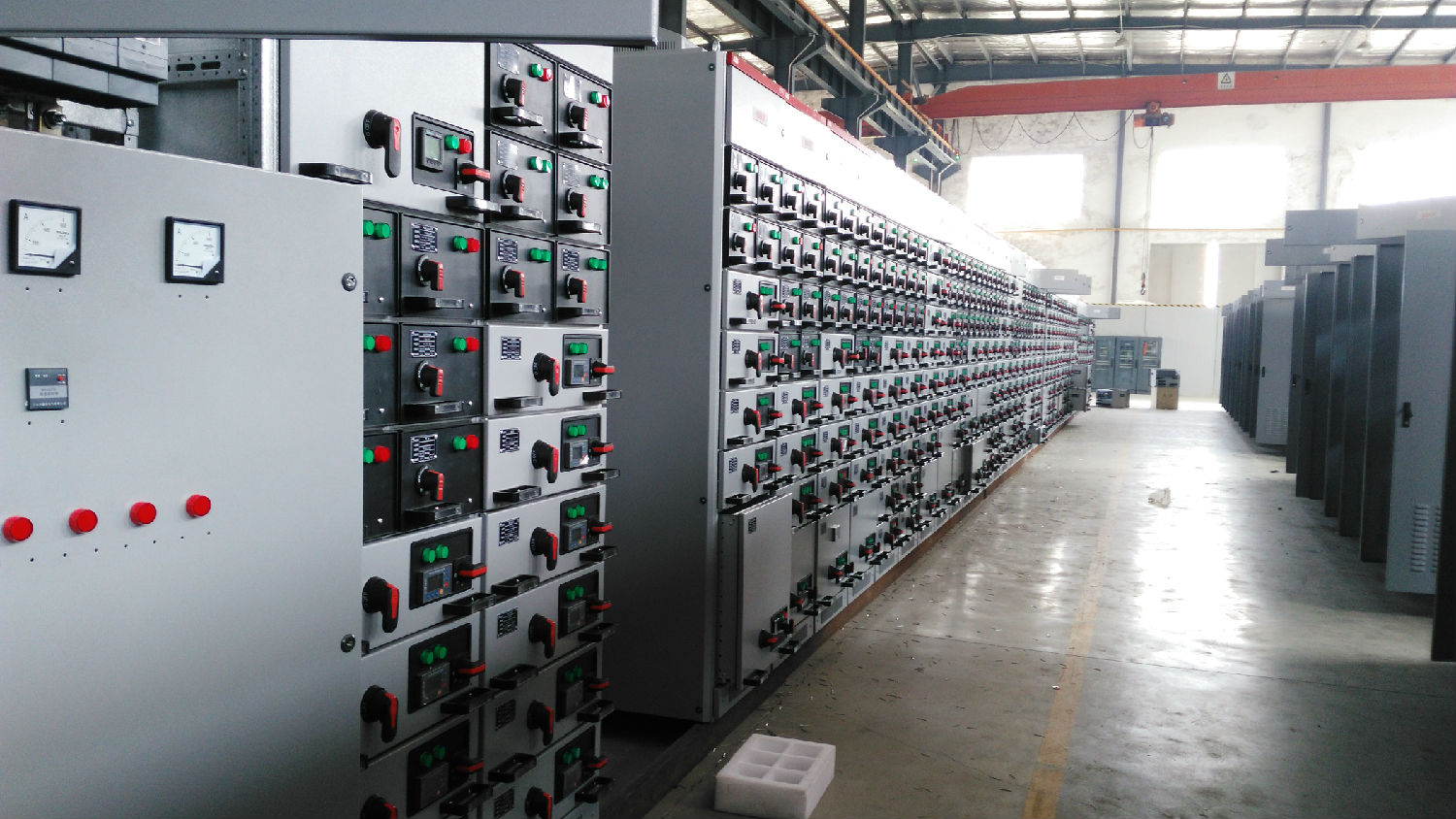 得潤(rùn)電氣　MNS2.0低壓配電柜生產(chǎn)車(chē)間　咨詢(xún)熱線(xiàn)：4000551777