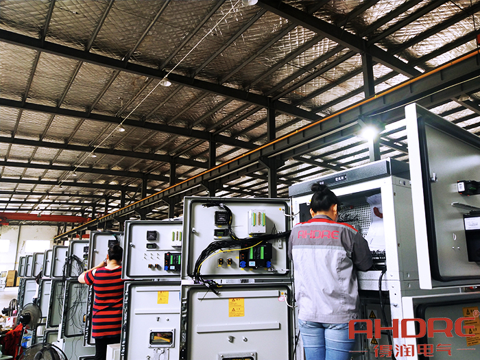 正在生產(chǎn)人民醫(yī)院項(xiàng)目MVnex高壓柜.jpg 正在生產(chǎn)人民醫(yī)院項(xiàng)目MVnex高壓柜.jpg