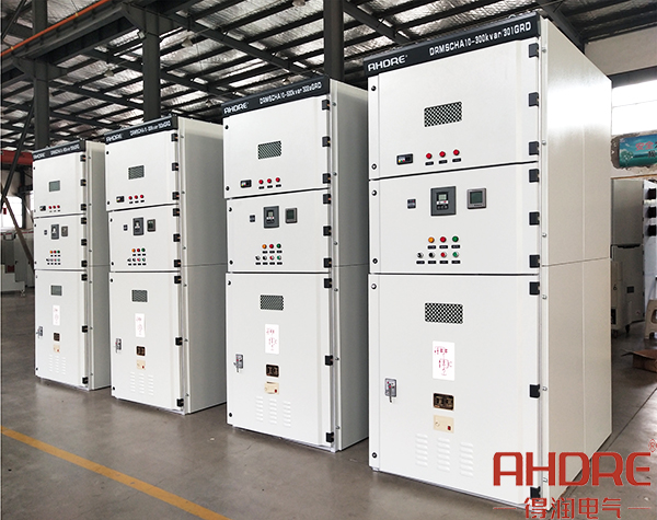 應(yīng)用撫州南方項目的無功補償柜實物圖.jpg 應(yīng)用撫州南方項目的無功補償柜實物圖.jpg