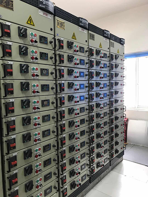 施耐德授權(quán)柜，B柜生產(chǎn)廠 400-128-7988 得潤(rùn)電氣